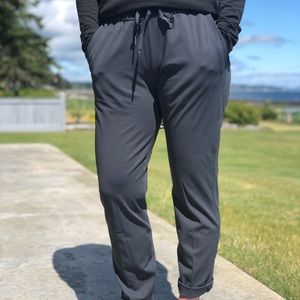 On the fly size 6 7/8 27 inch joggers lululemon